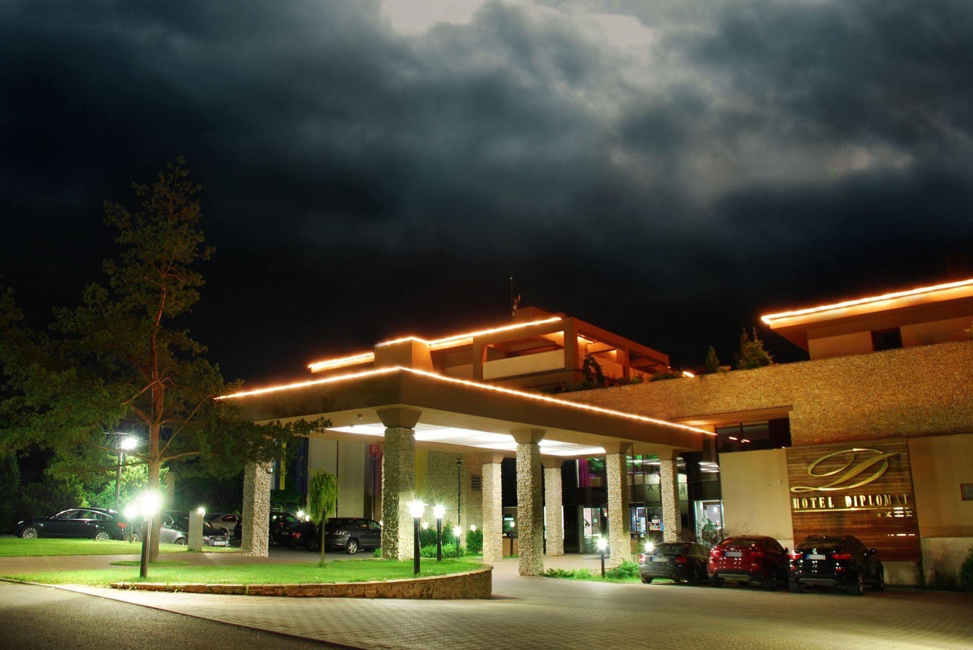 Wellness Hotel Diplomat Rajecké Teplice Exterior foto